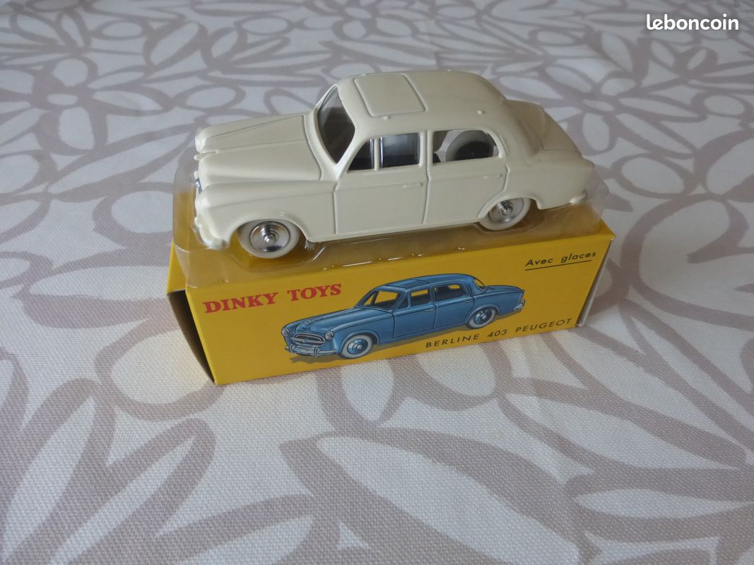 Miniature Peugeot 403 Berline Beige - Dinky Toys / Atlas - Édition Spéciale Noël 2012 - 1/43 - NEUVE