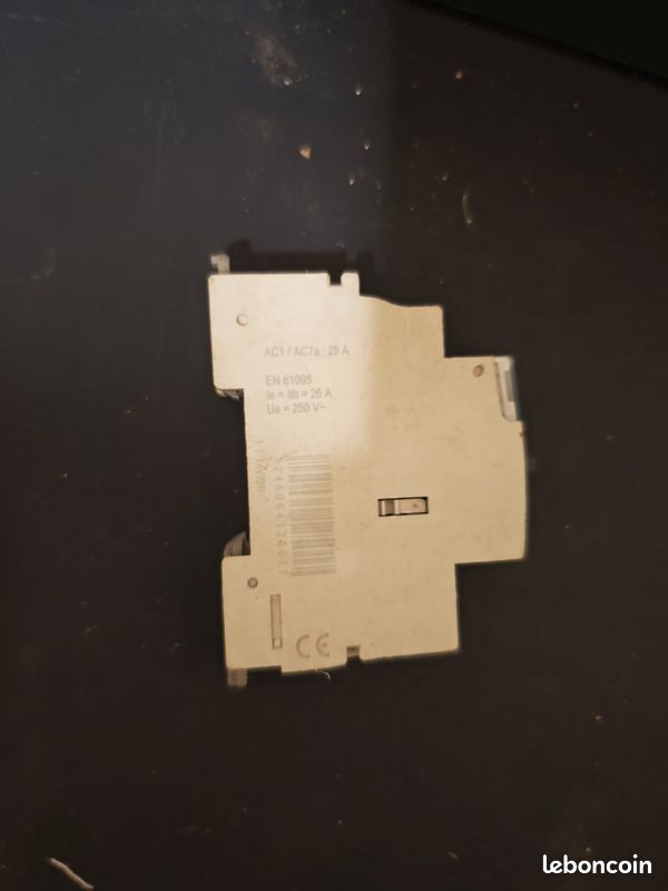 Contacteur J/N Legrand 25A (Réf. 4125 01) (image 2)