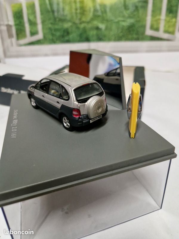 Renault Scenic RX4 1/43ème - Universal Hobbies - Vert Et Noir, Pack Cuir