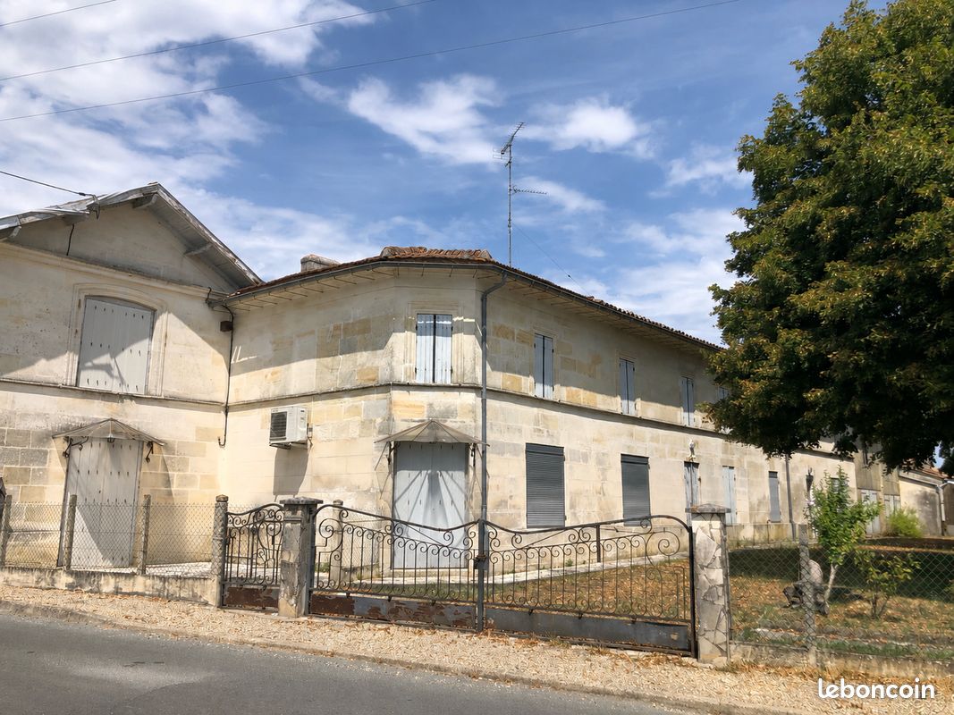 Maison 14 pièces 439 m² · à Saint-Ciers-d'Abzac · 439 m² · 299 000 €