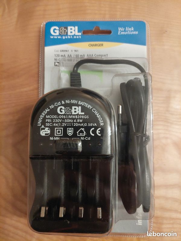 Chargeur de pile AAA (image 1)