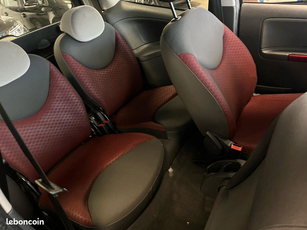 đâ
CITROĂN C2 1.1 I 60 AMBIANCE CD 124mkm ANNĂE 2009 đâ
(image 10)