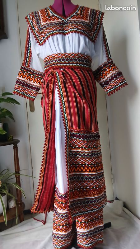 Photos de la robe kabyle Thaqvaylith