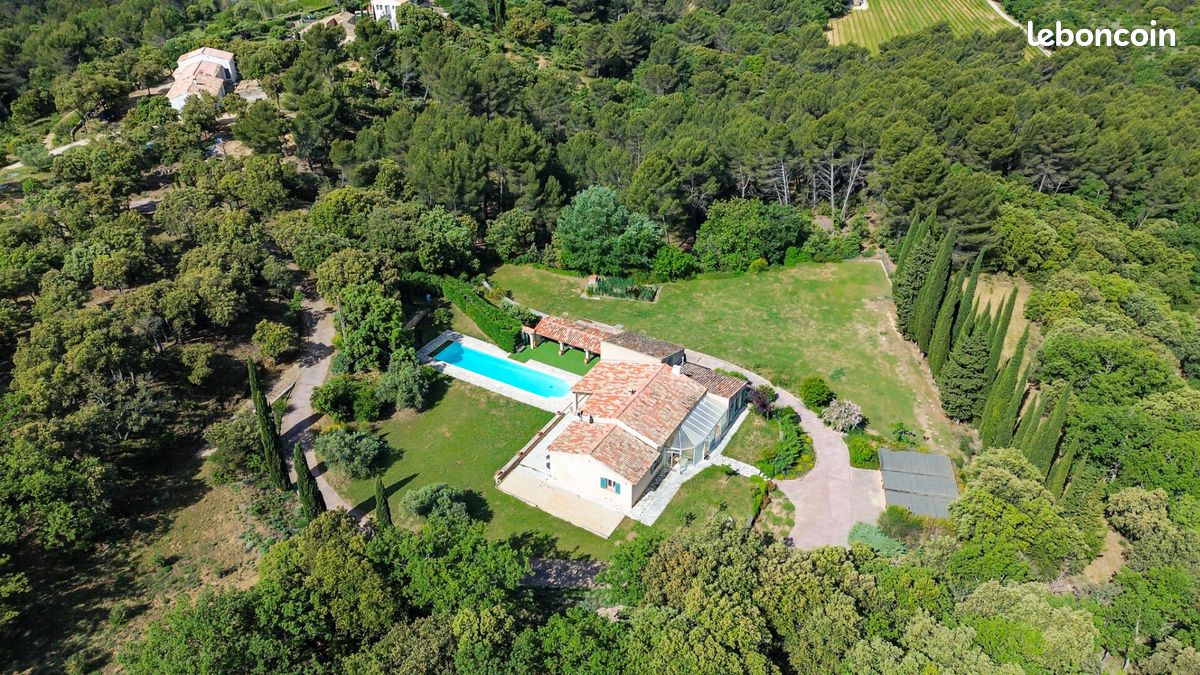 Maison 7 pièces 190 m² · à Vaugines · 190 m² · 895 000 €