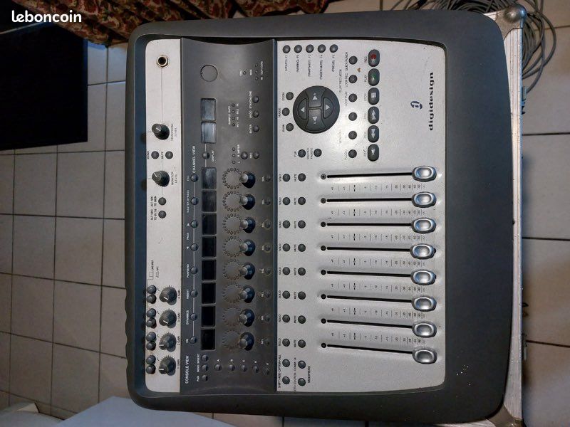 Interface audio/ table de mixage/ contrôleur Digi 002 (image 1)
