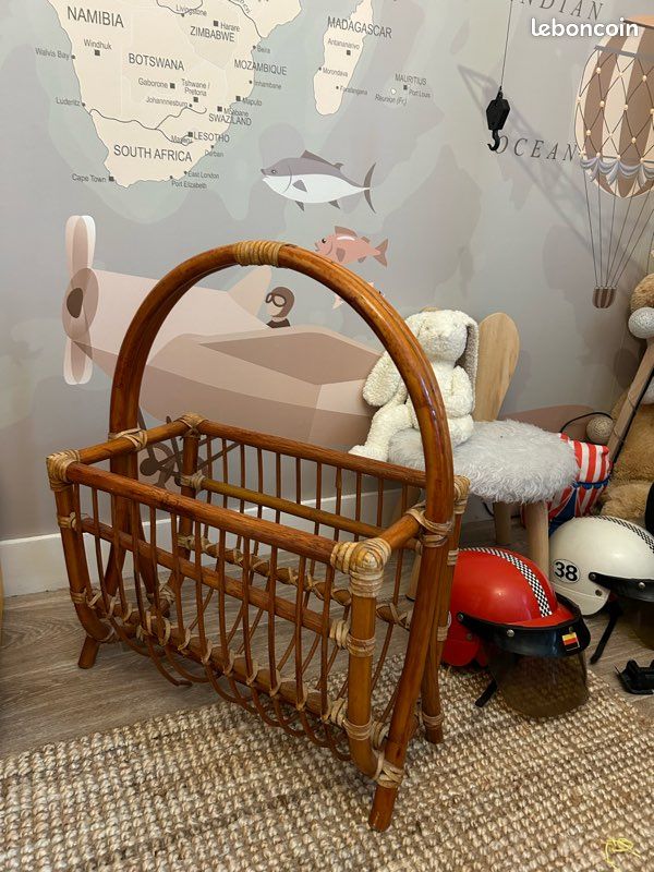 Porte revue vintage en osier et rotin (image 1)