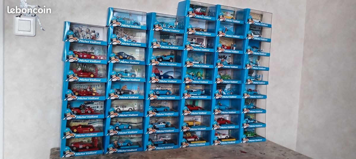 Altaya 1/43 Vaillante LM07 – Voiture Michel Vaillant Avec Figurines Et Vitrine, Collection Comic