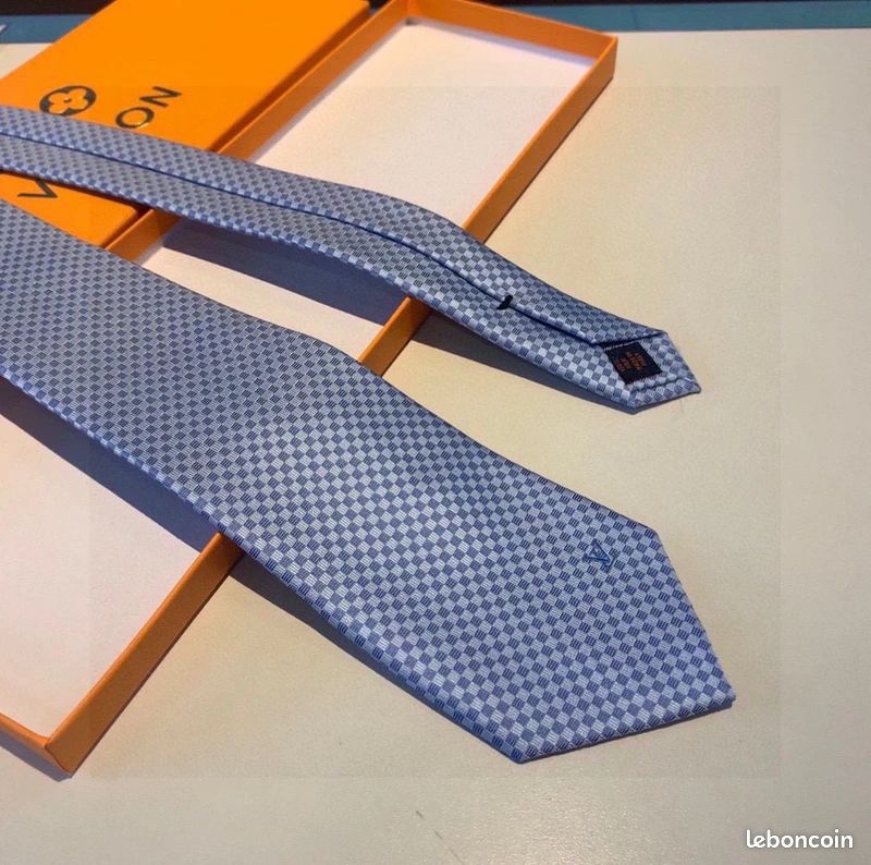 Cravate Louis Vuitton Damier bleu ciel soie neuve avec boîte originale (image 4)