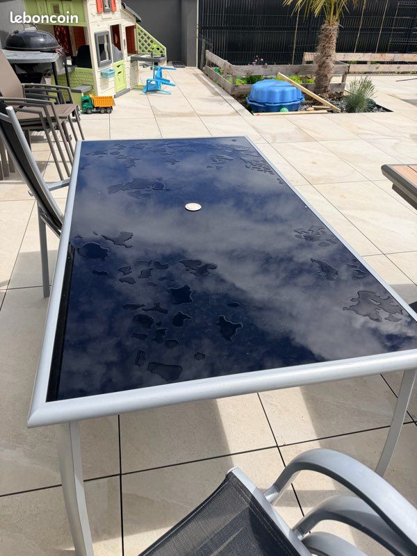 Table extérieur (image 1)