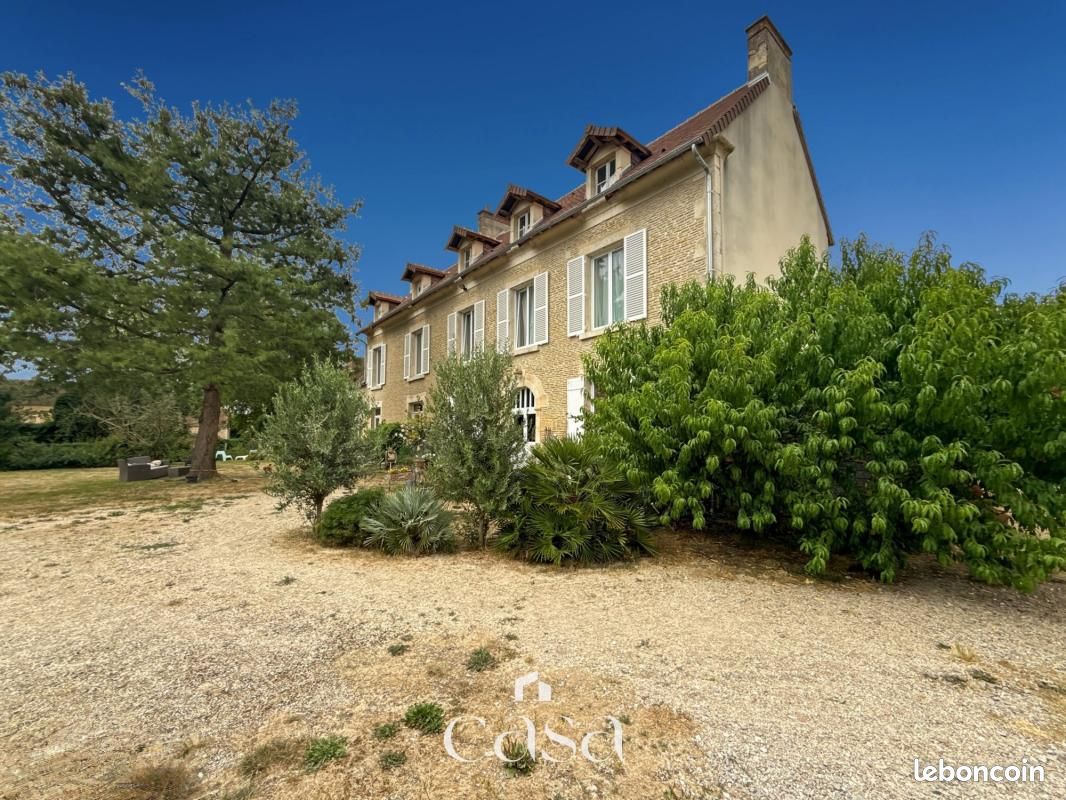 Maison 7 pièces 204 m² · à Morteaux-Couliboeuf · 204 m² · 423 000 €