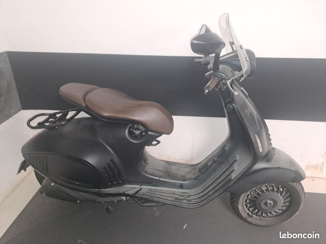 Limited Edition Vespa 964 Emporio Armani Vespa 946 Emporio Armani