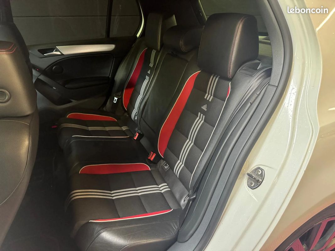 Volkswagen GOLF 6 GTI 2.0 TSI DSG Adidas / Dynaudio / Toit ouvrant panoramique / Sièges Chauffants (image 22)
