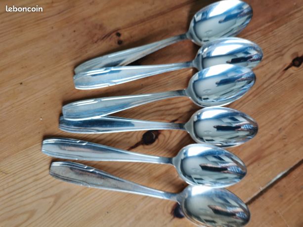 Des Sous Plats ou des plateaux de présentation en Métal argenté Dimensions 30cm En excellente état