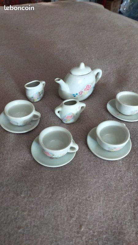 Dinette fleurie (image 1)