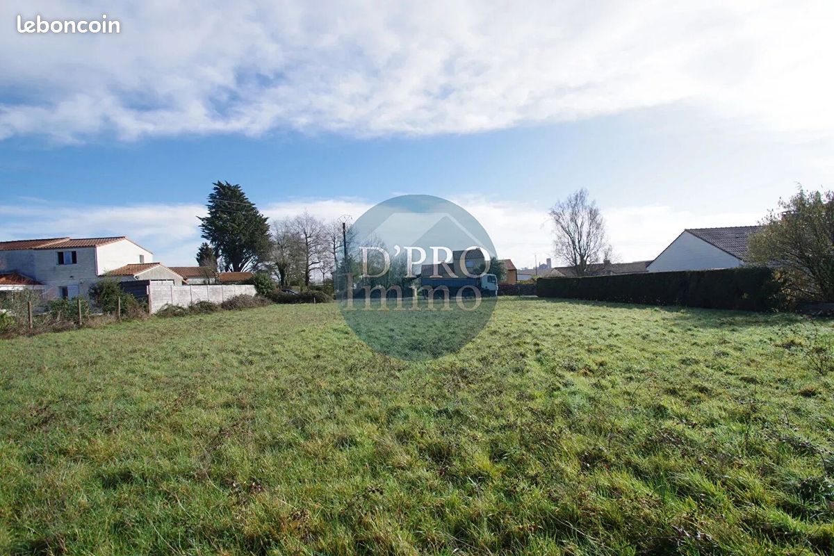Terrain 763 m² Saint-Fiacre-sur-Maine · 136 500 €