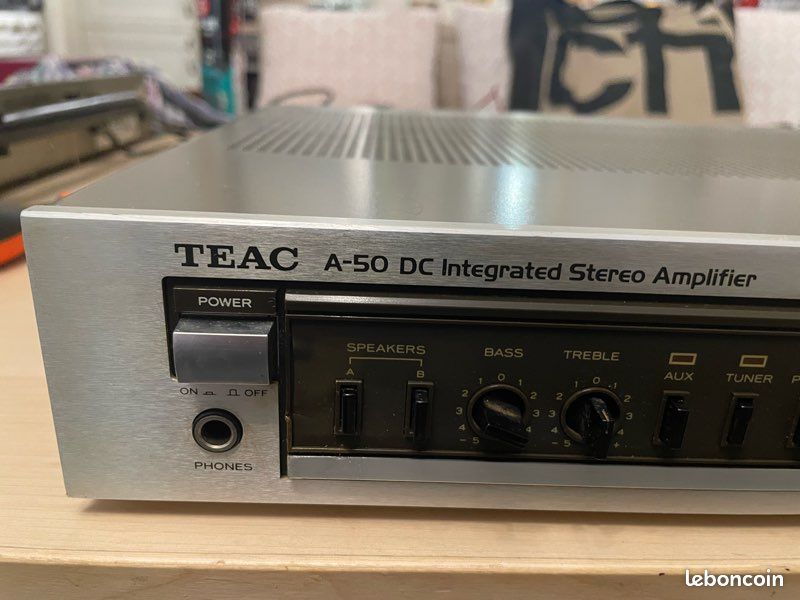 Amplificateur TEAC A-50 avec défaut vumètre