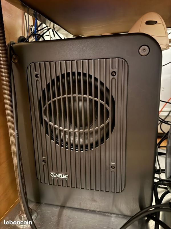 Genelec 8020a studio monitors 7050b subwoofer Instruments de