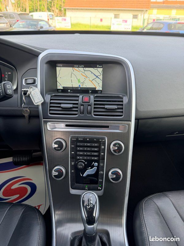 Volvo XC60 2.0D D4 181cv BVA ClimAuto Cuir GPS Bluetooth Régulateur Radar AV-AR Garantie 12 Mois (image 15)