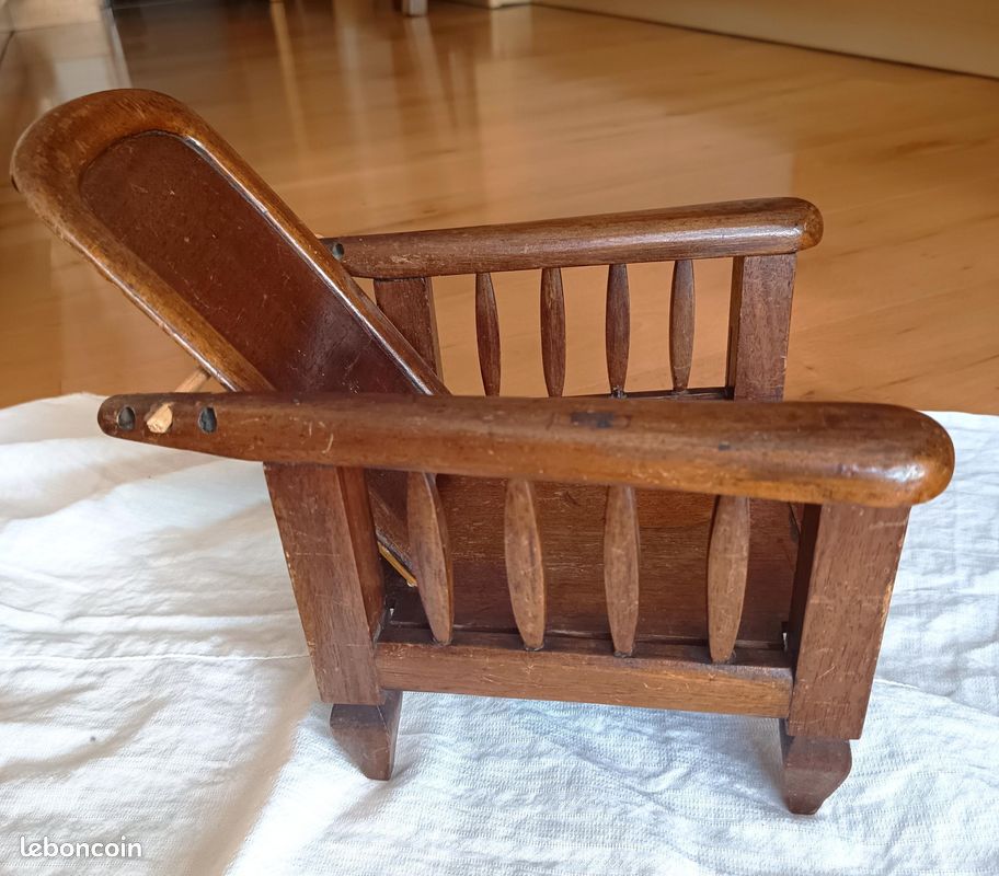 Fauteuil de poupée en osier rotin vintage 40 cm