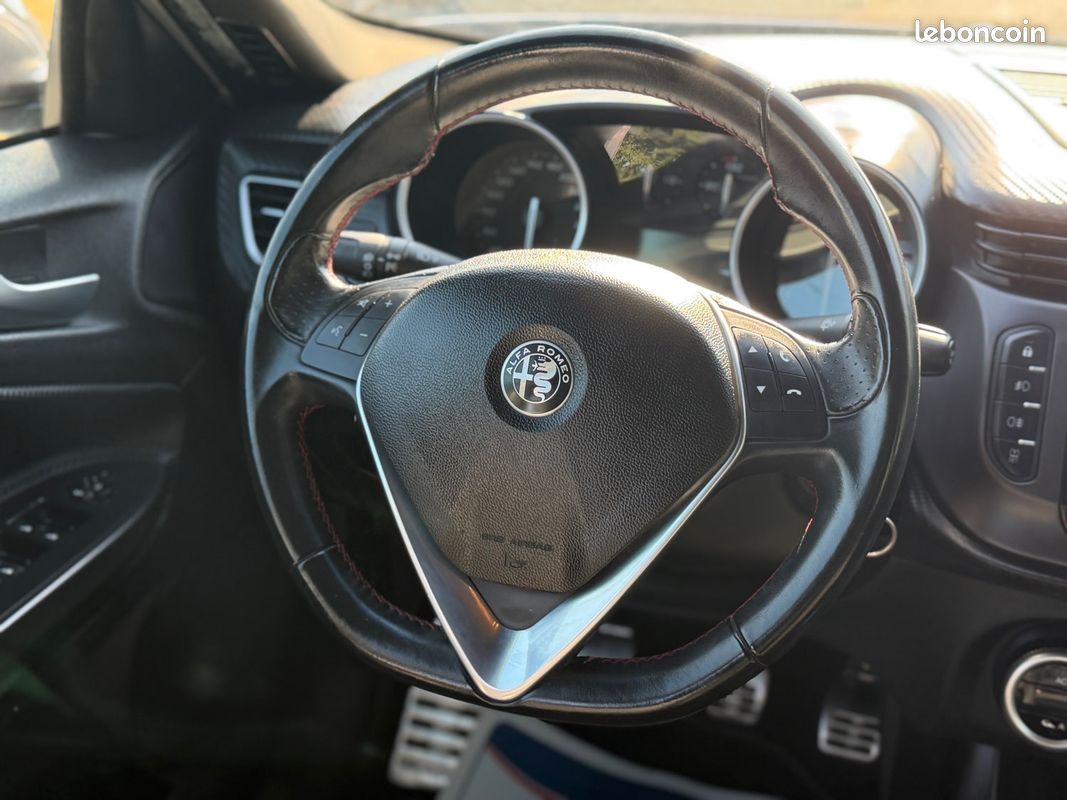 Alfa Romeo Giulietta Serie 2 2.0 JTDM 150ch Lusso – Gps – Clim – Révisée & garantie 6 mois (image 18)
