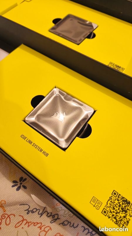 Corsair iCUE Link System Hub (image 1)