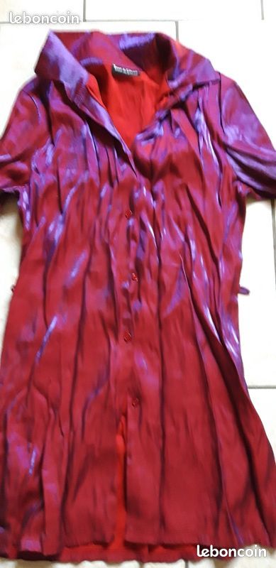 Ancien chemisier femme satiné rouge avec reflets bleu taille36 (image 1)