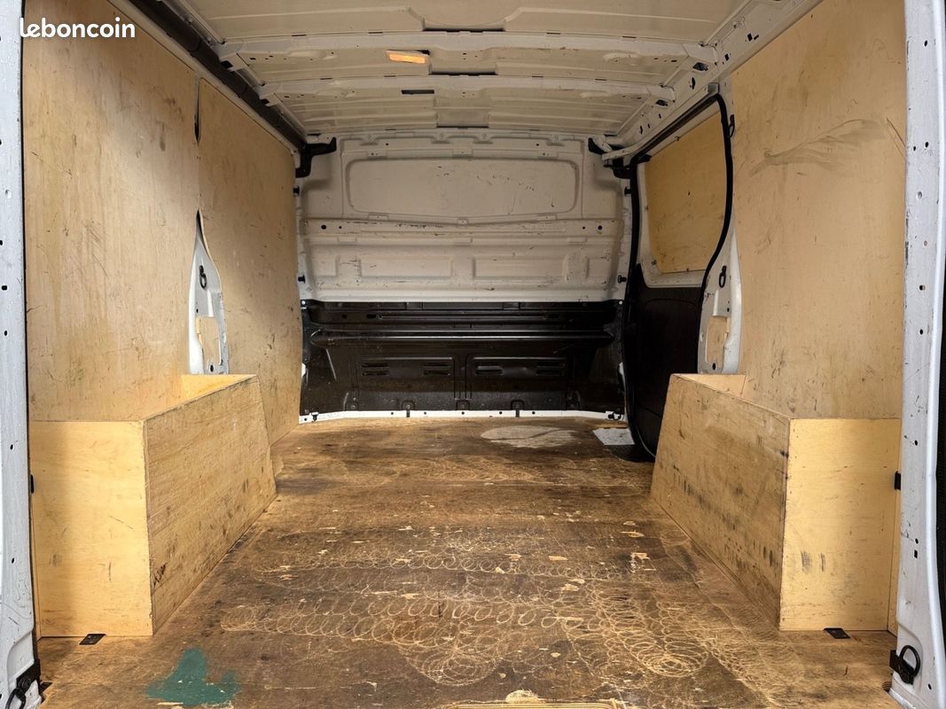 RENAULT TRAFIC III (2) FOURGON L1H1 2.8T 2.0 dCi 110 tva gps clim garantie 12 mois (image 6)
