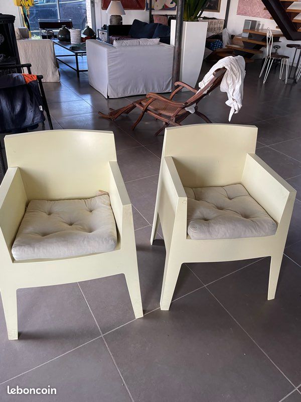 Vendre 2 petits fauteuils jaunes en résine extérieur possible [ trou pour évacuation de l’eau de Conran shop (image 3)