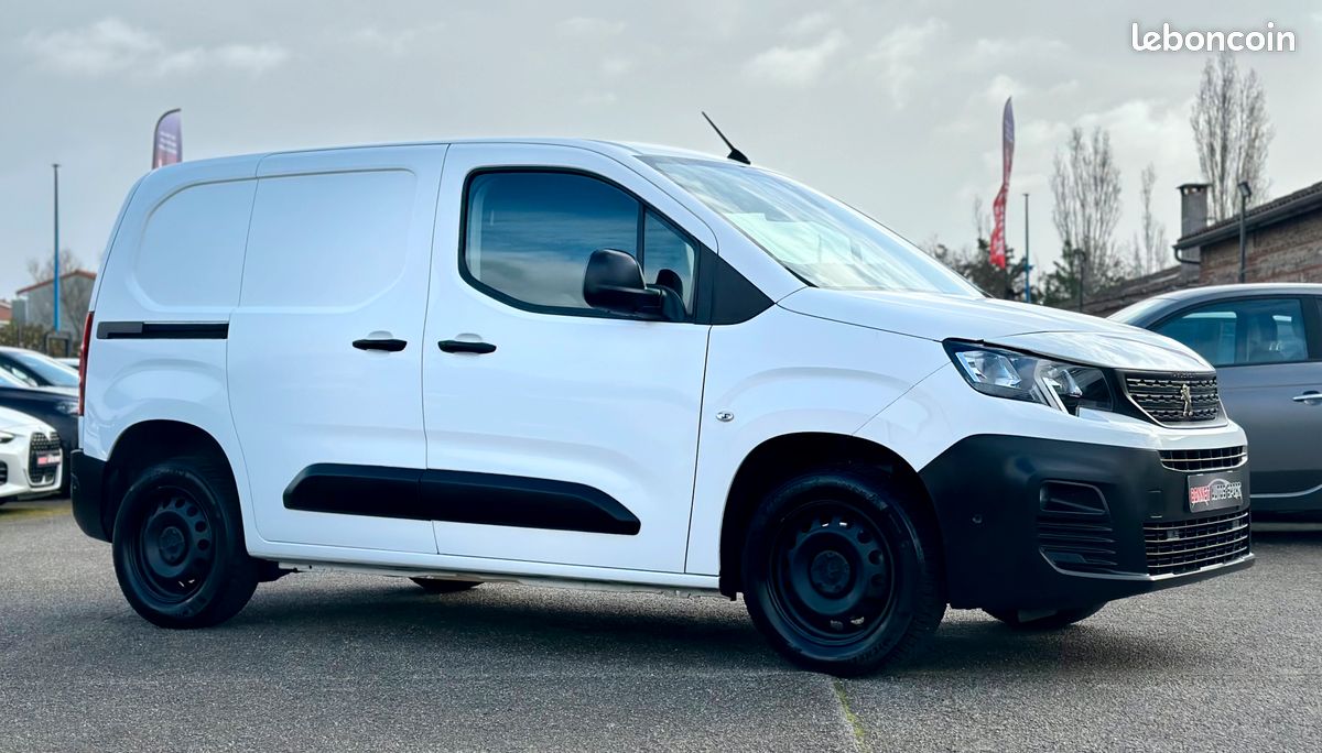 Peugeot Partner 1,5 BLUEHDI 131CV PACK PRENIUM GPS CARPLAY + BLUETOOTH + RADARS AR + ATTELAGE (image 2)