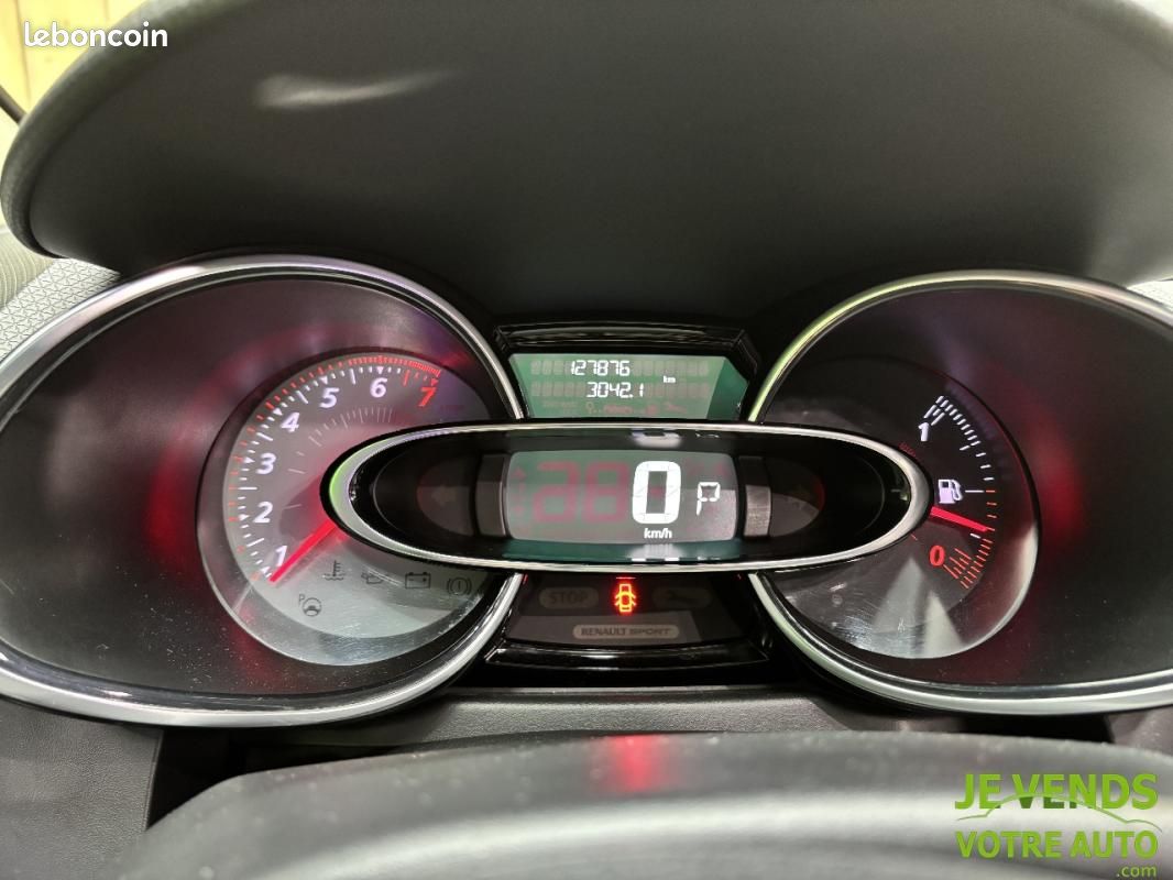 Renault Clio 1.6 T 220ch RS Trophy EDC 5p (image 15)