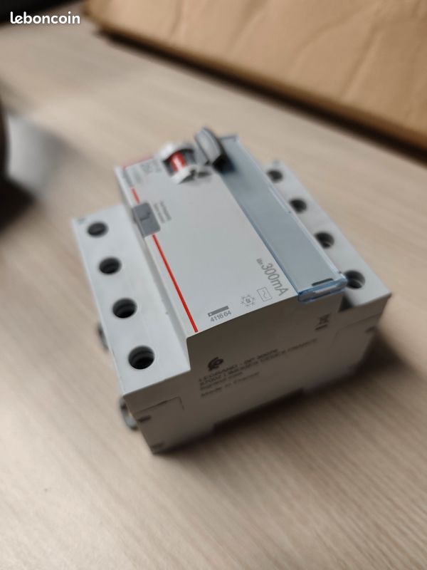 Disjoncteur legrand 25A (image 1)