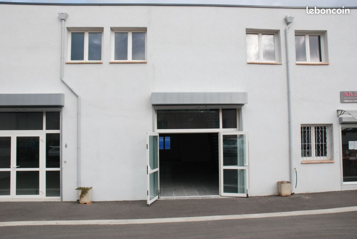 Local propre à louer 136 m² (image 1)