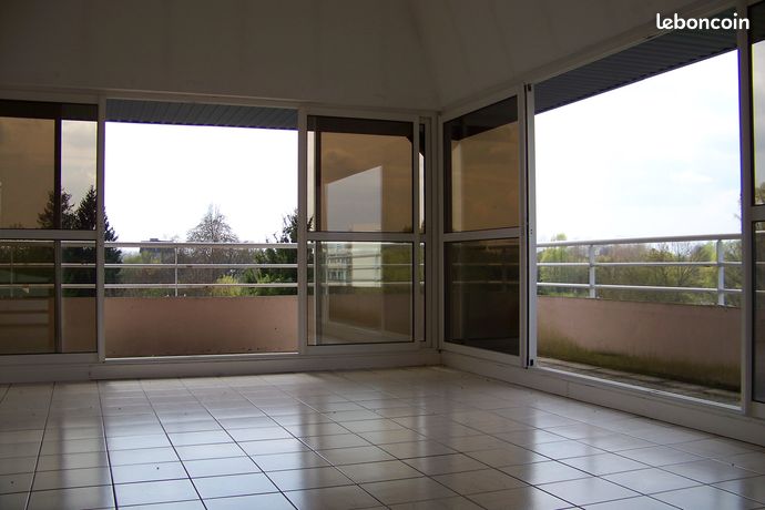 T3 balcon panoramique,2mn gare et jardin pré fichaux,garage+parking