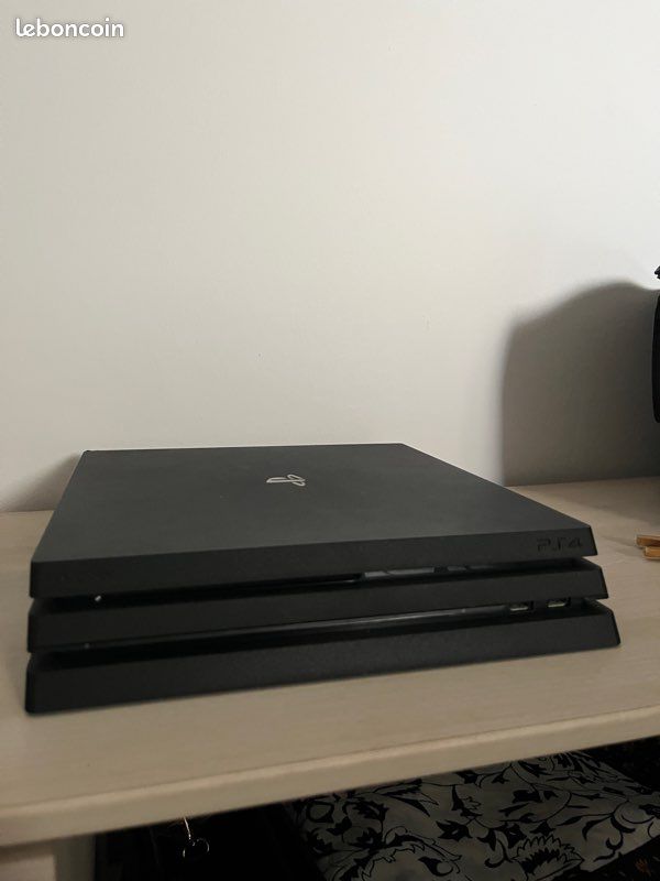 Ps4 pro 1To (image 2)