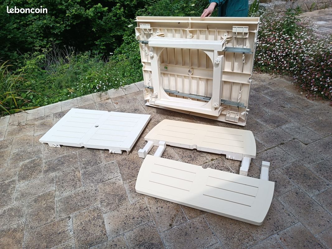 Grande table de jardin en polypropylène, très solide (image 6)
