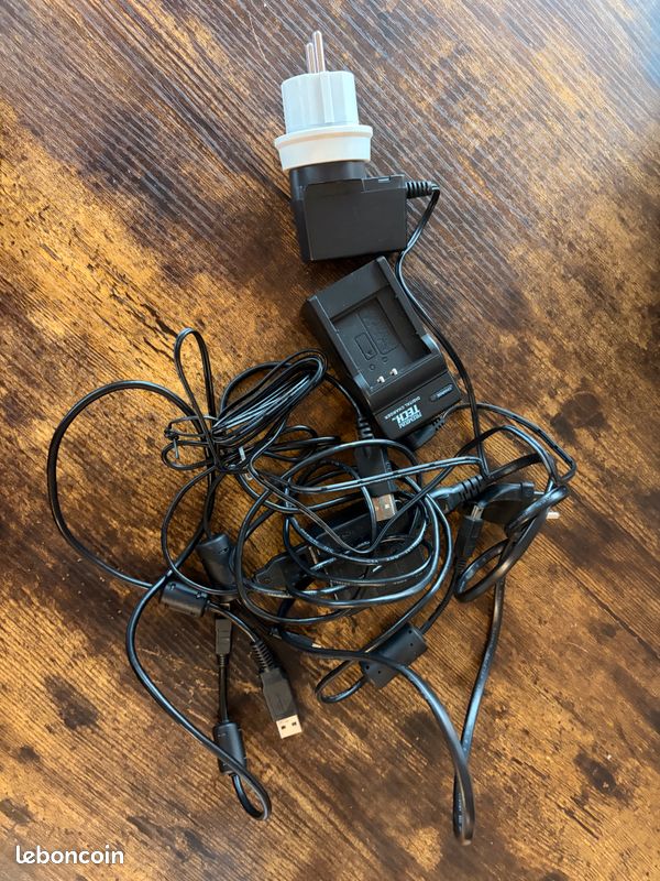 Lot de 2 appareils photo Olympus Tough TG-2 + 4 batteries et accessoires (image 5)