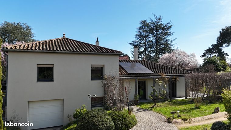 Propriété 8 pièces 249 m²