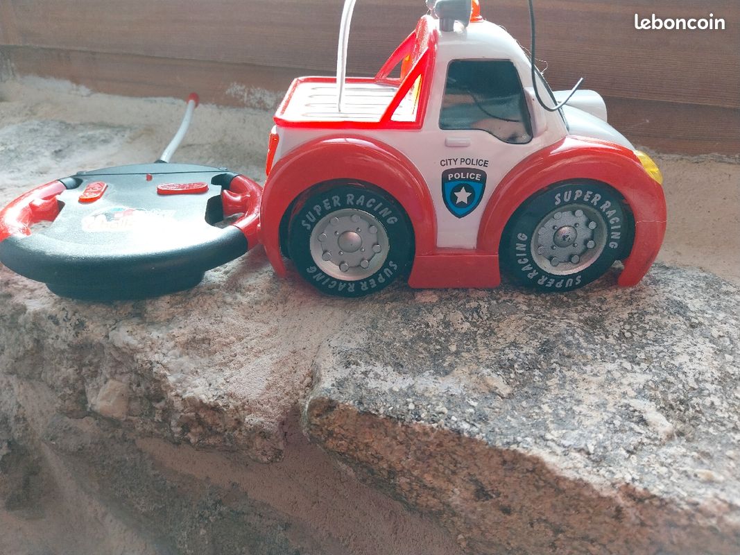 Voiture télécommandée (image 3)