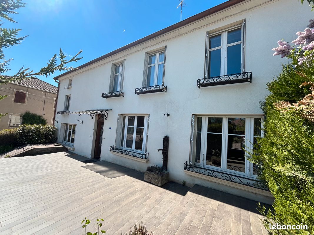 Maison 8 pièces 220 m² · à Vrécourt · 220 m² · 99 000 €