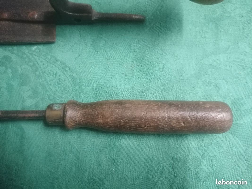 OUTIL ANCIEN BOUTOIR et brochoir de marechal ferrant fer forgé EUR 39