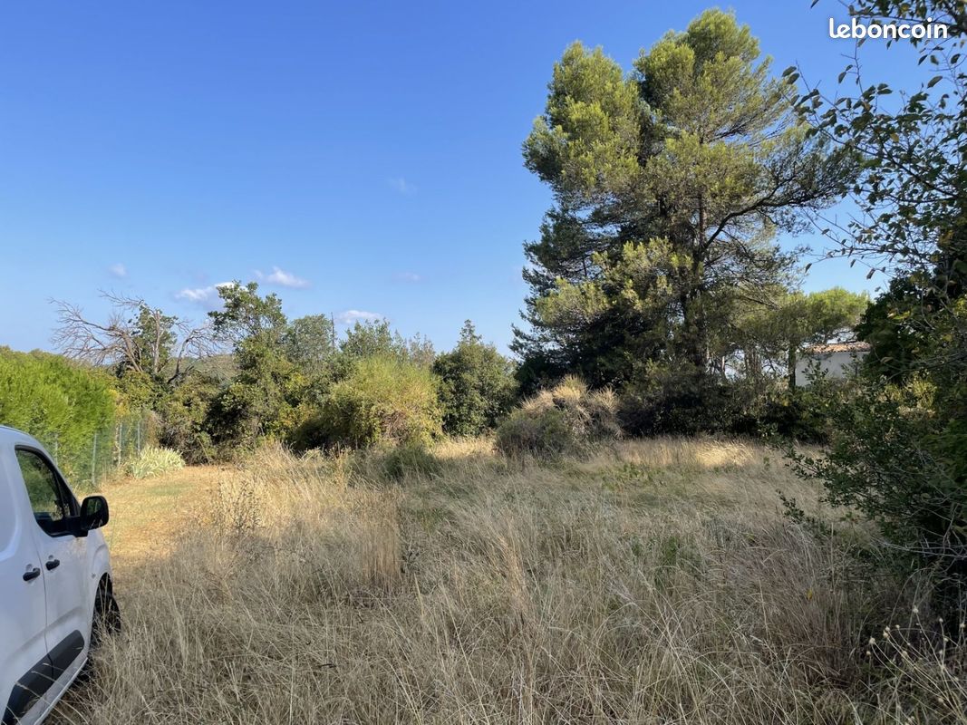 Terrain à bâtir de 943 m² à ORGON (13) · 160 000 €