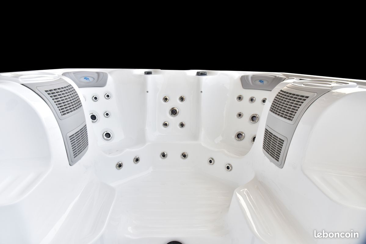 Spa de Nage 5.8m Haut de Gamme – 3 places + nage à contre-courant – Comme neuf (image 12)