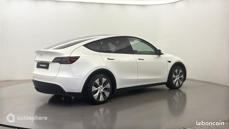 Tesla Model Y Standard RWD (image 5)