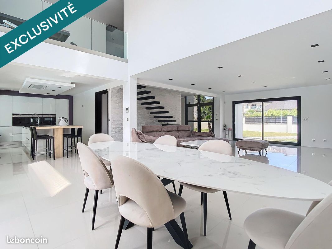 Maison 6 pièces 246 m² · au Plessis-Trévise · 246 m² · 1 195 000 €