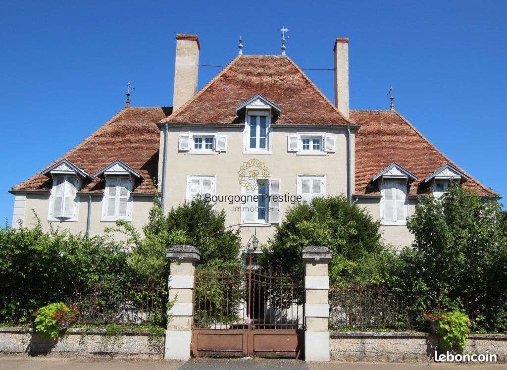 Maison 10 pièces 304 m² · à Louhans · 304 m² · 399 000 €