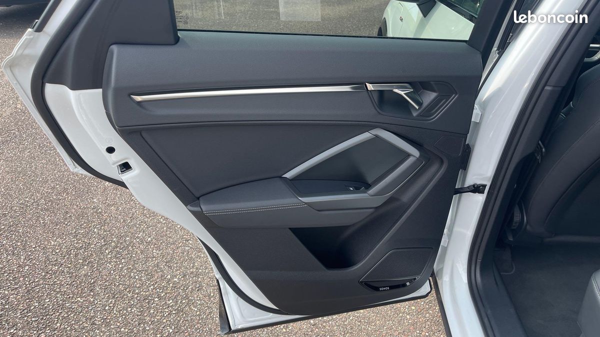 AUDI Q3 Sportback 45 TFSIe 245 ch S tronic 6 S line (image 21)