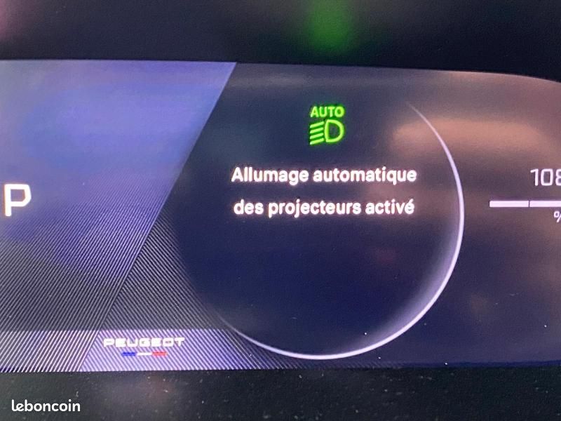 Peugeot 2008 1.2 Hybrid 145ch Allure e-DCS6 (image 15)