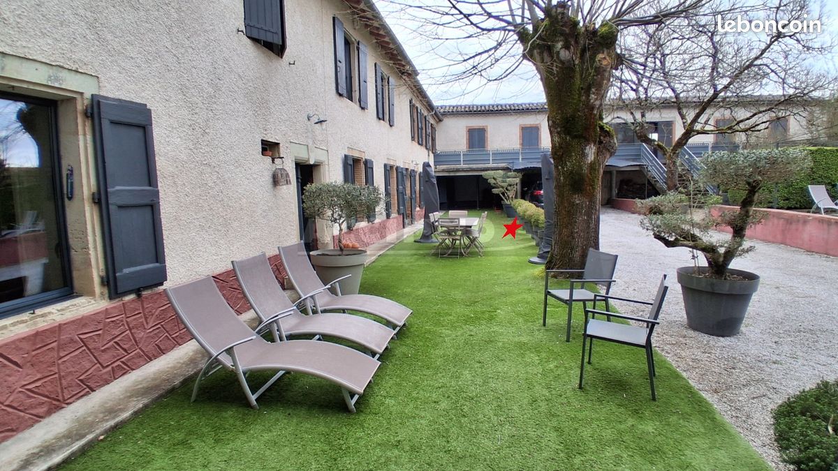 Maison 12 pièces 400 m² · à Saint-Paul-Cap-de-Joux · 400 m² · 300 000 €
