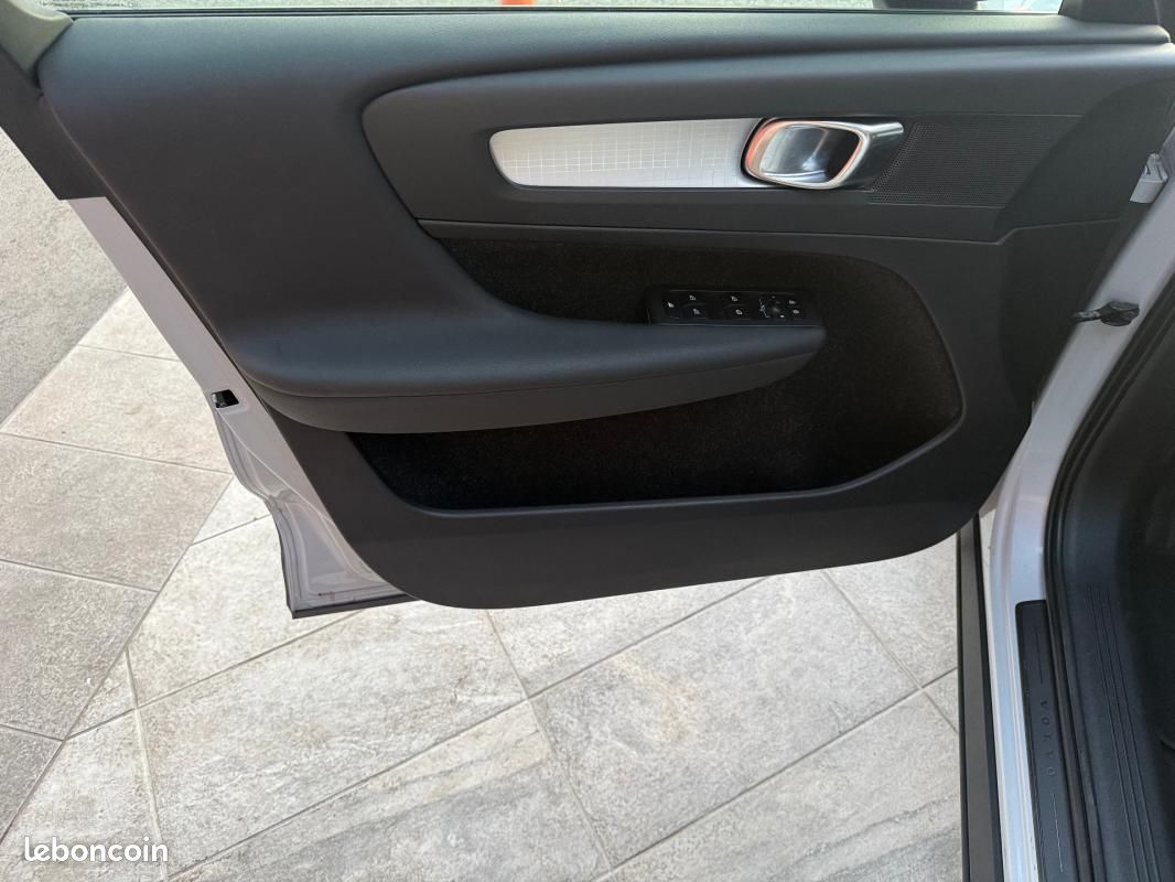 Volvo XC40 BUSINESS D3 AdBlue 150 ch Geartronic 8 (image 23)