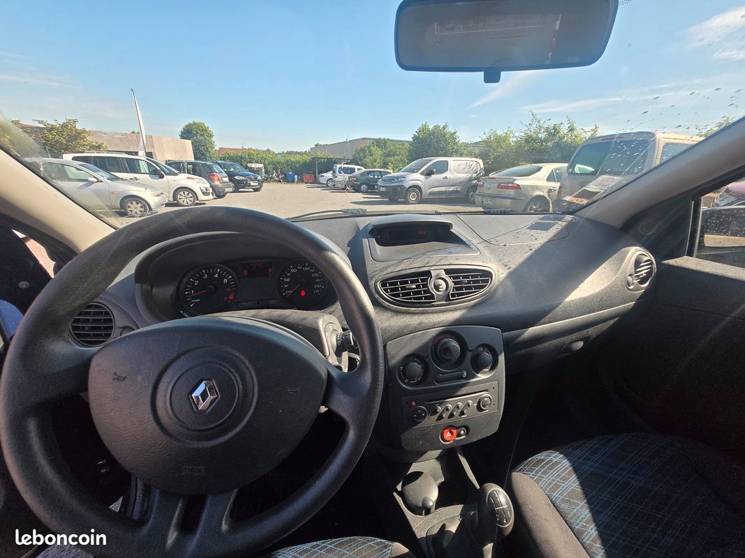Renault clio 1er main seulement 42500km (image 3)